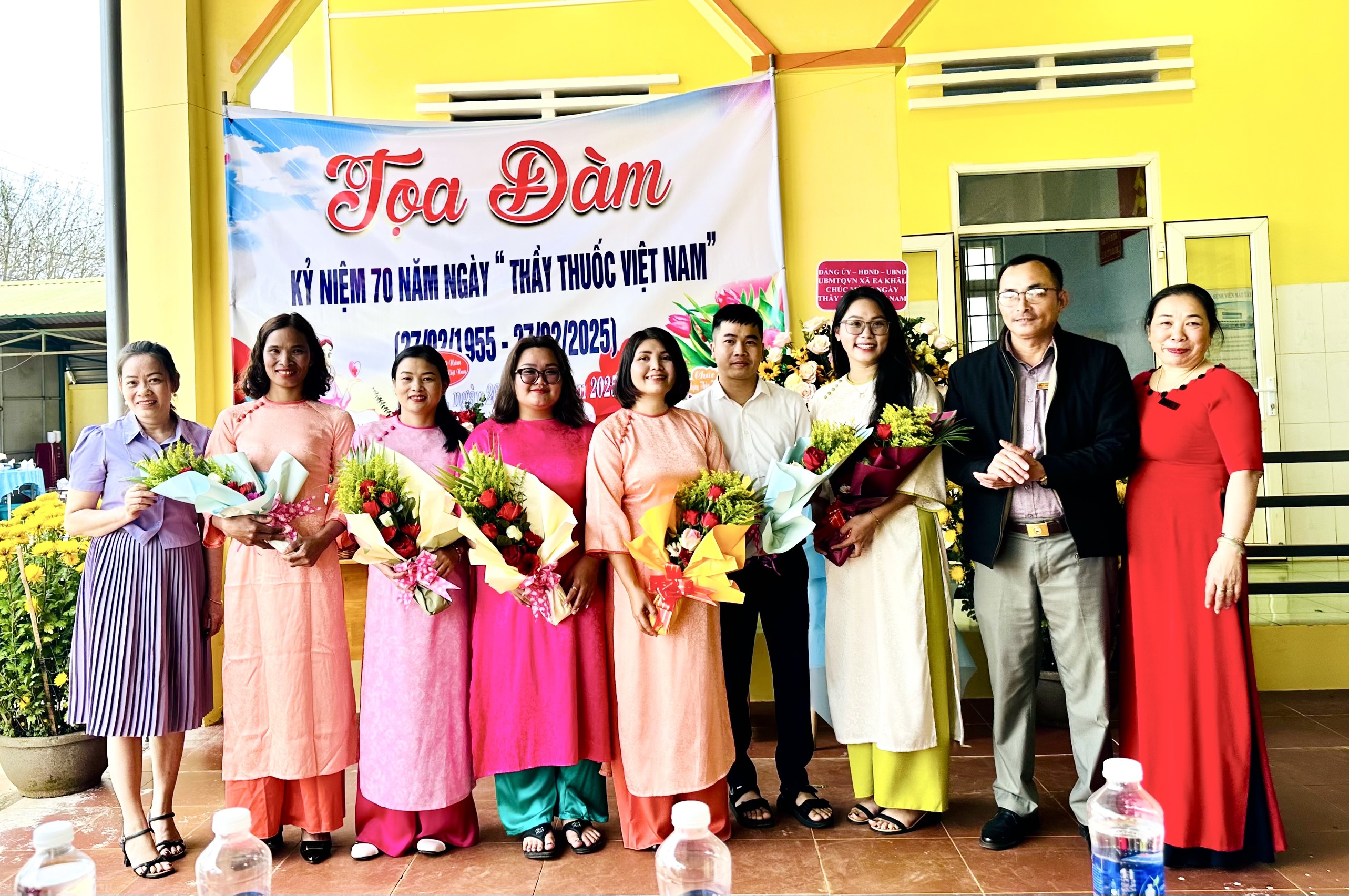 TRẠM Y TẾ XÃ EA KHĂL TỔ CHỨC TOẠ ĐÀM NHÂN KỶ NIỆM 70 NĂM NGÀY THẦY THUỐC VIỆT NAM